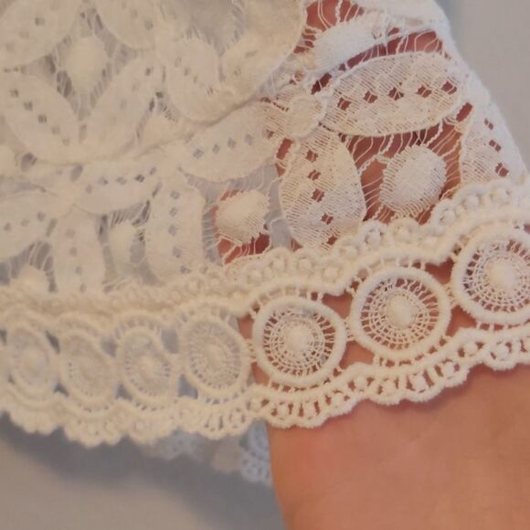 XXL White Lace Long Bell Sleeve Blouse - Picture 4 of 7